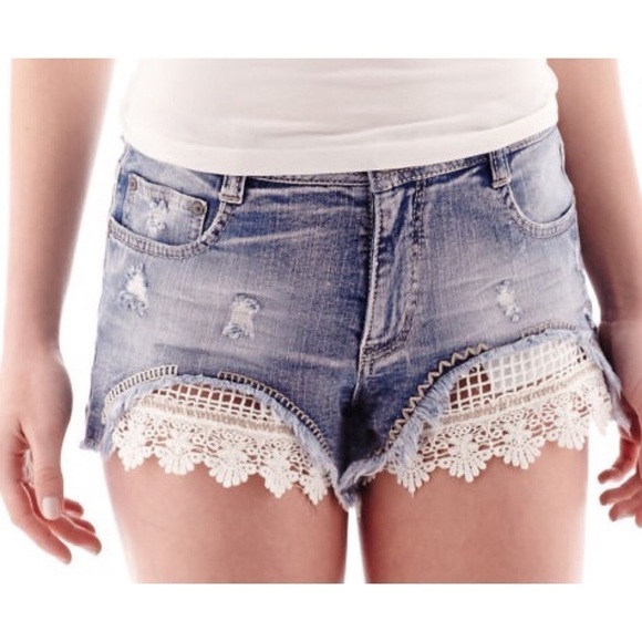 CROCHET trim high waisted jean shorts Jr size 3 - Picture 2 of 6